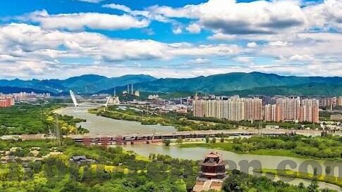 足球比分90vs足球比分直播网页版-从90分钟到实时直播，足球比分服务的进化与球迷观赛新体验